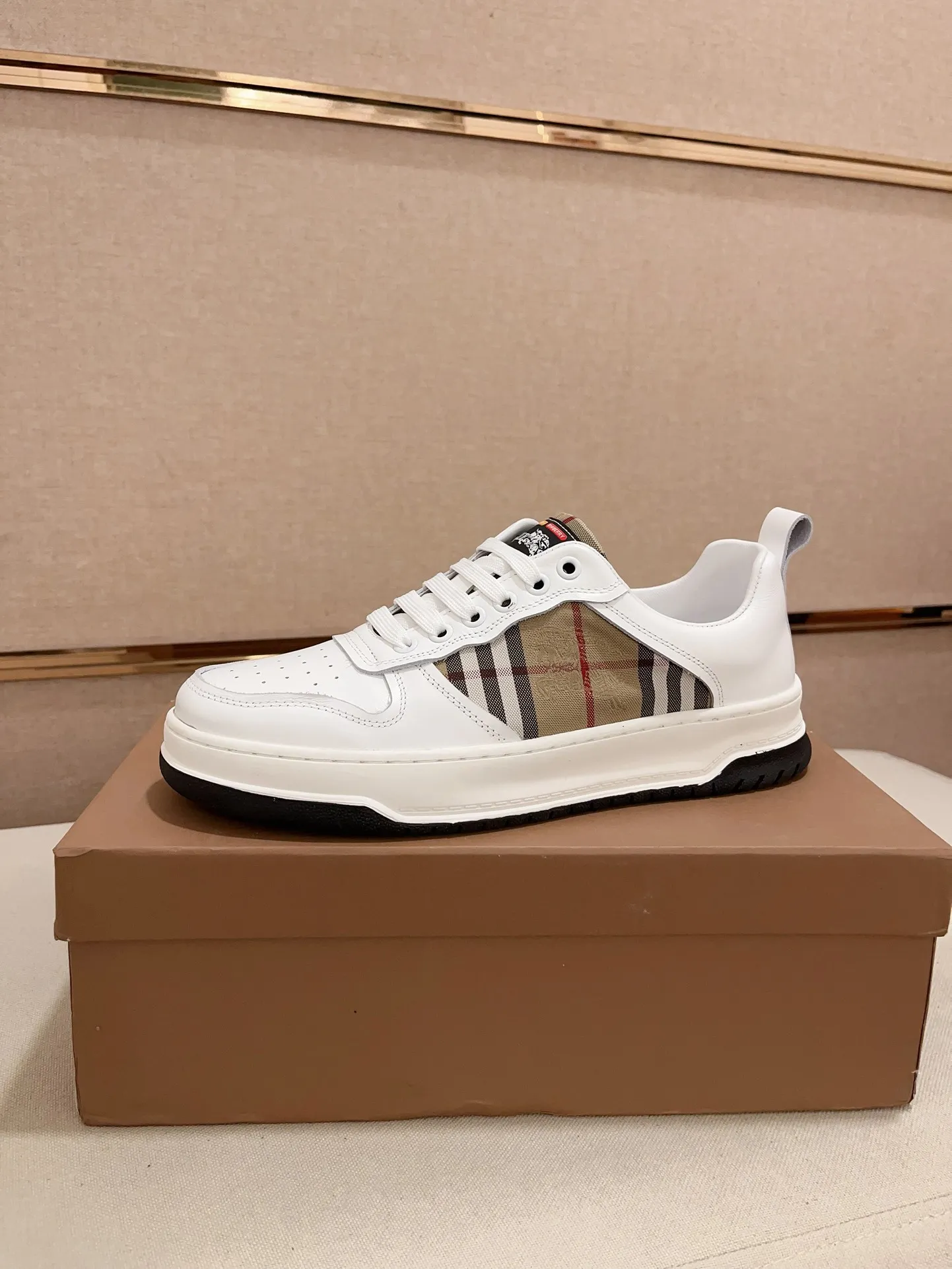 Men's shoes💰: 400💰🇮🇹🇮🇹The counters are synchronized with BURBERRY's top purchasing agents🔍🔍Synchronized sales. Positive code number: 38-44. Italian imported cowhide with official website fabric. Fully imported sheepskin lining, sole: original sole provided by the original factory, exclusive movable molded sole, super comfortable, original factory follow-up goods, 🔍🔍high quality, you can enter and leave the counter at will, welcome to compare (can be customized 45)